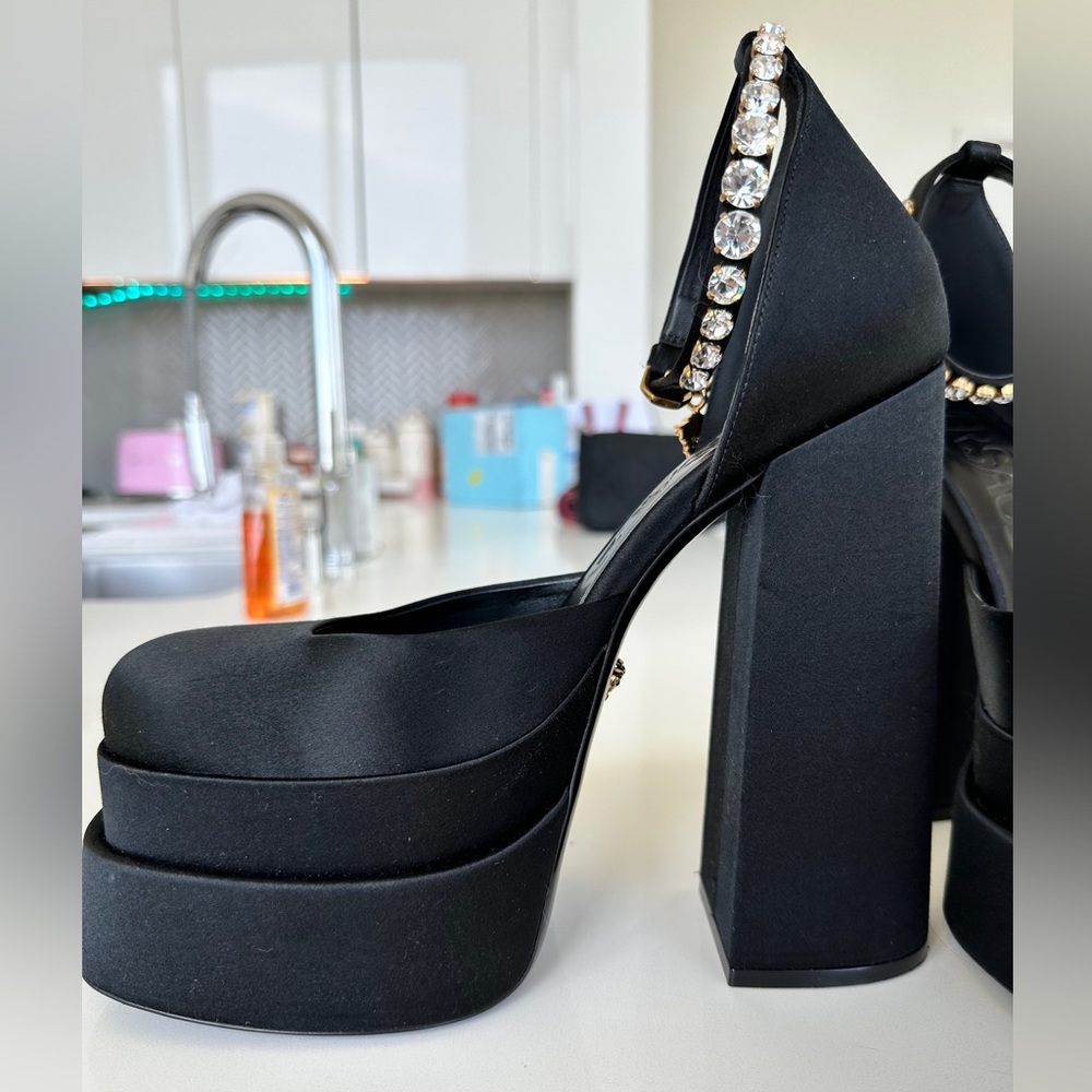 VERSACE MEDUSA AEVITAS PLATFORM PUMPS - Picture 4 of 9
